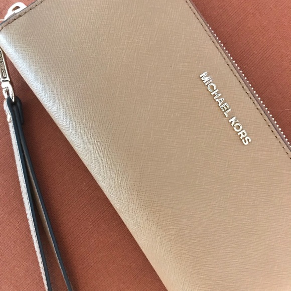 NWT Michael Kors Wallet - Picture 2 of 7